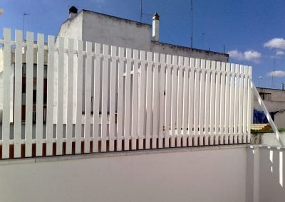 Carpintería de aluminio en Sevilla para hogar y oficinas. Mantenimiento, obras y servicios. Todo en carpintería de aluminio. Llámenos 955 22 50 17 ahora.